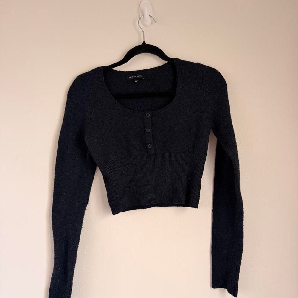 TRENDY Kendall & Kylie black fuzzy knit henley crop sweater, S 🖤✨